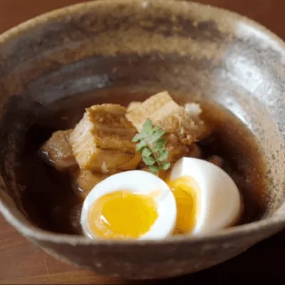 豚の角煮と半熟玉子